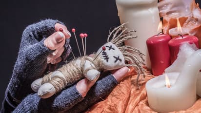 മന്ത്രവാദം നടത്തി ജീവിപ്പിക്കാന്‍ ശ്രമം, 14-കാരിയുടെ  മൃതദേഹം വീട്ടുകാര്‍ സൂക്ഷിച്ചത് നാല് ദിവസം!  