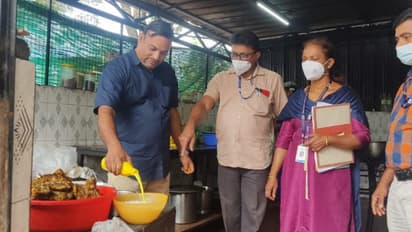 'പഴകിയ ചിക്കന്‍, കാലവധി കഴിഞ്ഞ കോള'; വയനാട്ടിൽ ആരോഗ്യവകുപ്പിന്‍റെ മിന്നൽ പരിശോധന, നടപടി