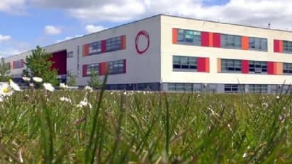 ഐപാഡിൽ ചാർജ്ജ് 93 ശതമാനം മാത്രമേ ഉള്ളൂ, വിദ്യാർത്ഥിക്ക് ശിക്ഷ നൽകി സ്കൂൾ!