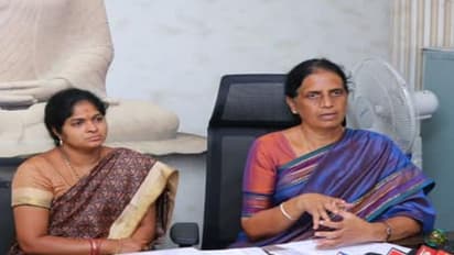 మంత్రి సబితా ఇంద్రా రెడ్డి ఇలాకాలో టీఆర్ఎస్కు షాక్.. పార్టీకి గుడ్ బై చెప్పిన బడంగ్పేట్ మేయర్..