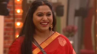 'അഴിക്കുന്തോറും കൂടുതൽ കുരുങ്ങിപ്പോകുന്ന കുരുക്കാണ് ജീവിതം, എങ്കിലും മനോഹരം'; ജന്മദിനത്തിൽ ലക്ഷ്മി പ്രിയ