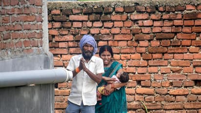 पटना में बवाल के बीच सामने आई बेहद बेबसी की तस्वीर, किसी को घर छोड़ना पड़ा तो कोई रोता-बिलखता दिखा