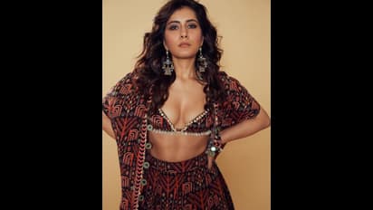 சமந்தா ஸ்டைலை பின்பற்றும் ராசிக்கண்ணா..உள்ளாடை தெரிய வெளியிட்டுள்ள ஹாட் போஸ்..