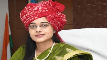 गांव के हिंदी मीडियम स्कूल में की पढ़ाई, इंग्लिश नहीं आने पर फूट-फूटकर रोईं, फिर यूं बनी IAS अफसर