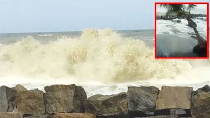 കടലാക്രമണ ഭീഷണിയില് പൊന്നാനി തീരദേശം, വീടുകൾ നിലംപൊത്താറായി, വീടുകൾക്കുള്ളിലെത്തി കടൽവെള്ളം