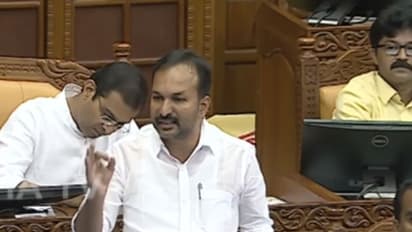 എസ്എഫ്ഐയുടേത് ഗുണ്ടാപണി, ആരാണ് അവര്ക്ക് സെൻസർഷിപ്പ് ചുമതല നൽകിയത്? സഭയില് ആഞ്ഞടിച്ച് വിഷ്ണുനാഥ്