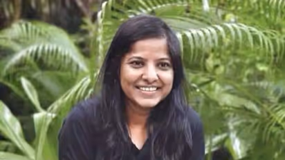 സിഗരറ്റ് വലിക്കുന്ന 'കാളീദേവി'യുടെ ഡോക്യുമെന്ററി പോസ്റ്റര്‍; സംവിധായികയ്ക്ക് എതിരെ പ്രതിഷേധം