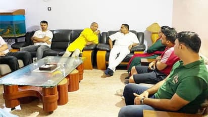 सराईकेला- खरसावां साले मर्डर केसः पांच दिन बाद भी आरोपी पकड़ से दूर, पूर्व विधायक से मिले हेल्थ मिनिस्टर