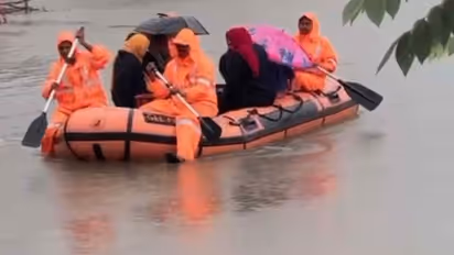 വടക്കൻ കേരളത്തിൽ മഴ ശക്തം, വീടുകൾ തകർന്നു, 6 ജില്ലകളിൽ ഓറഞ്ച് അലർട്ട്