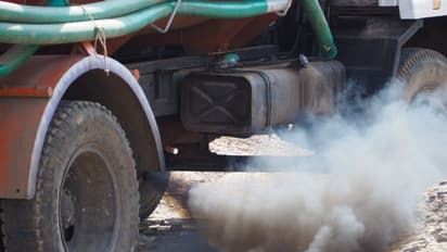 ഭര്‍ത്താവിനെ കൊല്ലാന്‍ 10 ലക്ഷത്തിന്റെ ക്വട്ടേഷന്‍,  ഗുജറാത്തില്‍ യുവതിയും കാമുകനും പിടിയില്‍!