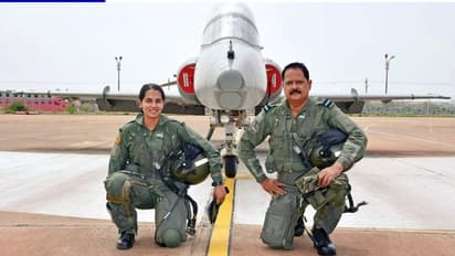 ಯುದ್ಧ ವಿಮಾನವನ್ನು ಒಟ್ಟಿಗೆ ಹಾರಿಸಿ ಇತಿಹಾಸ ಬರೆದ ಅಪ್ಪ ಮಗಳು