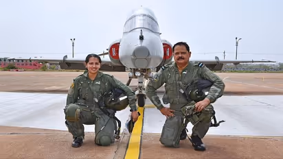 इस पिता-पुत्री ने एक साथ लड़ाकू विमान उड़ाकर रचा इतिहास, बेटी बचपन से देखती थी उड़ने का सपना