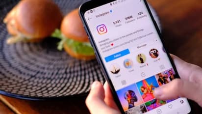 അസുഖമെന്ന് ടീച്ചർക്ക് സന്ദേശമയച്ച അഞ്ചാം ക്ലാസുകാരി കൂട്ടുകാരനൊപ്പം സിനിമാ തിയേറ്ററിൽ