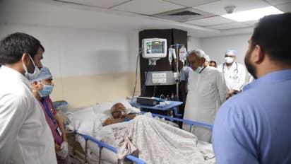 Lalu Prasad Yadav Health Update: इलाज के लिए एयर एंबुलेंस से दिल्ली लाया जाएगा, नीतीश ने की मुलाकात 