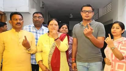 किसी ने EVM को किया प्रणाम-कोई सड़क पर किया नाश्ता, देखें MP Nagariy Nikay Chunav की कुछ रोचक तस्वीरें