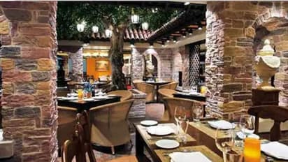 सर्विस चार्ज पर बैन- रेस्टोरेंट के कर्मचारियों ने की सैलरी बढ़ाने की मांग, कहा- 'इतने में नहीं होगा गुजारा'