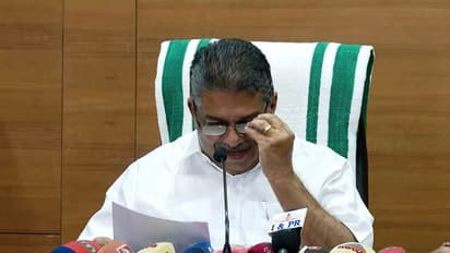 ഔദ്യോഗിക വാഹനം ഒഴിവാക്കി സജി ചെറിയാന്റെ മടക്കം, ചുമതലകൾ മറ്റൊരു മന്ത്രിക്ക്, പുതിയ മന്ത്രി വേണ്ടെന്ന് തീരുമാനം