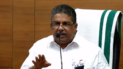 ഭരണഘടനയെ അവഹേളിച്ച് പ്രസംഗം; സജി ചെറിയാനെ കുറ്റവിമുക്തനാക്കിയതിനെതിരെ ഹൈക്കോടതിയില് പരാതി