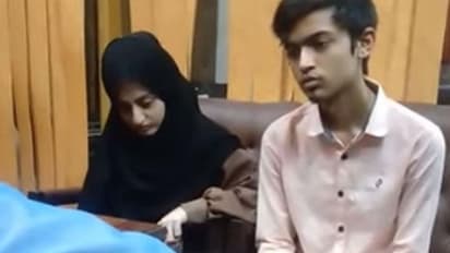 पाकिस्तान में खूब देखा जा रहा है दुआ जेहरा की Love Story का ये वीडियो, प्यार के लिए पिता से लड़ रही बेटी