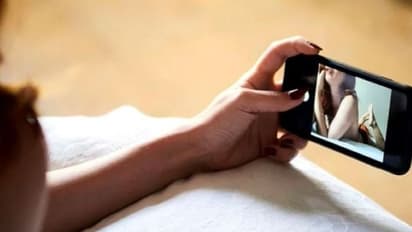 महिला विधायक ने की अश्लील हरकतें, सोशल मीडिया पर खुद पोस्ट किया वीडियो, यूजर्स भड़के तो दिया ये जवाब