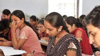 Free DSC Coaching: డీఎస్సీ అభ్యర్థులకు ఫ్రీ కోచింగ్‌ .. ఏపీ ప్రభుత్వం గుడ్‌ న్యూస్‌!