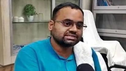 കുട്ടികള് ക്ലാസില്വന്നില്ല, ശമ്പളം വാങ്ങിയ 23 ലക്ഷം തിരിച്ചുകൊടുത്ത് കോളജ് അധ്യാപകന്!