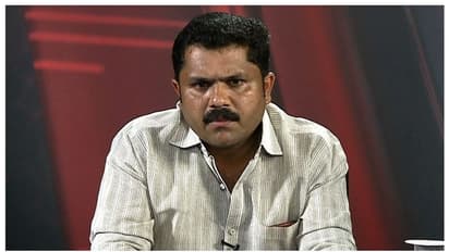 'പീഡന പരാതി വ്യാജം', പരാതിക്ക് പിന്നില്‍ യൂത്ത് കോണ്‍ഗ്രസിലെ സഹപ്രവര്‍ത്തകരെന്ന് വിവേക്