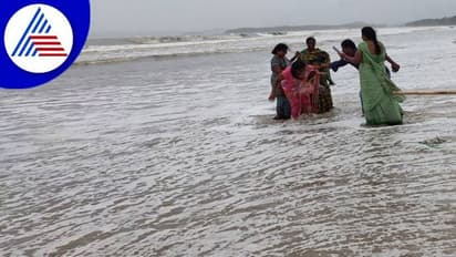 ಕಾರವಾರ: ಉದ್ಧಟತನ ತೋರಿ ಅಲೆಗೆ ಸಿಲುಕಿದ ಪ್ರವಾಸಿಗರು