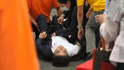 Shinzo Abe : ஜப்பான் முன்னாள் பிரதமர் ஷின்சோ அபே மீது துப்பாக்கிச்சூடு - சிகிச்சை பலனின்றி உயிரிழந்தார்!