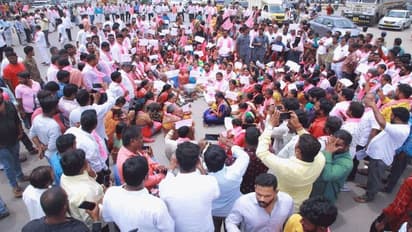 ఎల్పీజీ సిలిండర్ ధరల పెంపుపై టీఆర్ఎస్ శ్రేణుల ఆందోళనలు.. కేంద్రంపై గులాబీ నేతలు ఫైర్