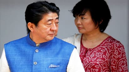 Shinzo Abe Family: इस वजह से कभी पिता नहीं बन पाए शिंजो आबे, 35 साल पहले RJ से की थी शादी