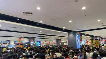 lulu mall midnight shopping: நடுராத்திரி ஷாப்பிங்ணா இப்படியா!: திருவனந்தபுரம் லூலூ மாலை திணறவைத்த மக்கள்