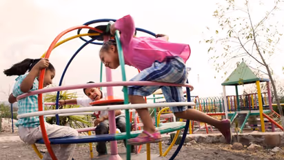 Bagless Saturday : ഈ സ്‌കൂളുകളില്‍ ഇനി ശനിയാഴ്ച  ബാഗു കൊണ്ടുവരേണ്ട, അന്ന് കളികള്‍ മാത്രം!