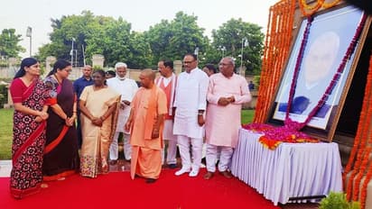 एनडीए राष्ट्रपति उम्मीदवार द्रौपदी मुर्मू पहुंचीं लखनऊ, सीएम योगी समेत इन नेताओं ने किया स्वागत