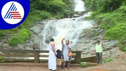 ಚಿಕ್ಕಮಗಳೂರು: ಪ್ರವಾಸಿಗರನ್ನು ತನ್ನತ್ತ ಕೈಬೀಸಿ ಕರೆಯುತ್ತಿರುವ ತೀರ್ಥಕೆರೆ ಜಲಪಾತ