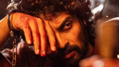 Pulli Movie : ചോരപുരണ്ട കയ്യിൽ വിലങ്ങണിഞ്ഞ് ദേവ് മോഹൻ; ശ്രദ്ധനേടി 'പുള്ളി' പോസ്റ്റർ, റിലീസ് ഉടൻ