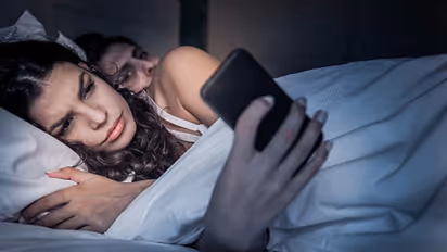 पति को पत्नी पर इन 3 कारणों से होता है शक, जानकर सुधारें आदत