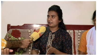 സദാചാര പൊലീസ് ചമഞ്ഞ് തലശ്ശേരി പൊലീസ്, രാത്രി കടല്പ്പാലം കാണാനെത്തിയ ദമ്പതികള്ക്ക് മര്ദ്ദനം