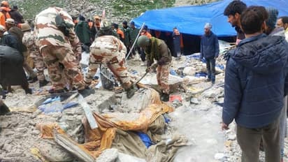 అమర్నాథ్ విషాదం.. ఏపీ నుంచి యాత్రకు వెళ్లిన ఇద్దరు మహిళలు మృతి..!