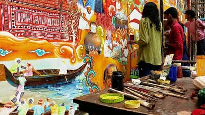 മിഠായി തെരുവും വലിയങ്ങാടിയും കടലും ഒരുമിച്ച കാണാം, നഗരസഭാ ചുമരിൽ വരകളിൽ തീർക്കുന്നത് വിസ്മയം