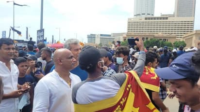 'ഞാന് ജനങ്ങള്ക്കൊപ്പം'; ശ്രീലങ്കയില് പ്രക്ഷോഭകാരികള്ക്ക് പിന്തുണയുമായി ക്രിക്കറ്റ് ഇതിഹാസം സനത് ജയസൂര്യയും