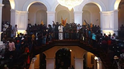 Sri Lanka : 3-ാം ദിനവും പിരിഞ്ഞുപോകാതെ പ്രക്ഷോഭകർ; പ്രസിഡന്റും പ്രധാനമന്ത്രിയും രാജിവയ്ക്കും വരെ പ്രതിഷേധം