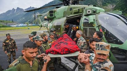 সারা রাত ধরে অমরনাথে ৪০ যাত্রীর খোঁজে তল্লাশি, স্থগিত যাত্রা