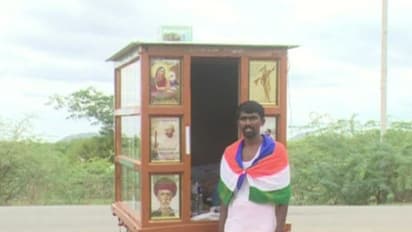 MA ಪದವೀಧರ ಯುವಕನಿಂದ ಸಾಮಾಜಿಕ ಕಾರ್ಯ: ತಳ್ಳುವ ಗಾಡಿಯಲ್ಲೇ ವಾಸ್ತವ್ಯ, ಕೊಟ್ಟವರ ಬಳಿ ಊಟ..!