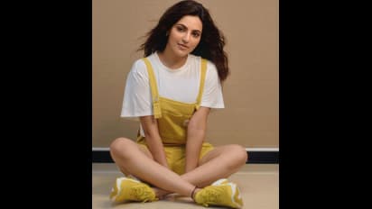 ஆளே மாறிப்போய் வித்தியாசமாக இருக்கும் அதுல்யா! முகத்தில் பிளாஸ்டிக் சர்ஜரி செய்துள்ளாரா? ஷாக்கிங் போட்டோஸ்!