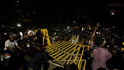 10 प्वाइंट में समझिए श्रीलंका में हुई हिंसा की पूरी कहानी...कैसे भागे राष्ट्रपति, पीएम ने भी दिया इस्तीफा...