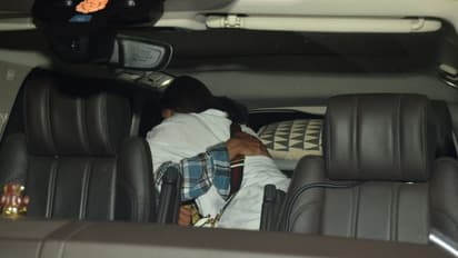 ರಣಬೀರ್‌ ಕಪೂರ್‌ನ ಏರ್‌ಪೋರ್ಟ್‌ ಪಾರ್ಕಿಂಗ್‌ನಲ್ಲಿ ತಬ್ಬಿಕೊಂಡು ಮುದ್ದಾಡಿದ ಆಲಿಯಾ!