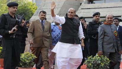 राजनाथ सिंह की राजनीतिक कहानी: डिग्री कॉलेज के प्रोफेसर का बीजेपी में बढ़ता गया कद, ऐसा है पांच दशक का सफर  