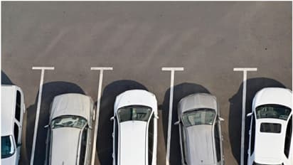 ಇಲ್ಲಿ ಕಾರಿಗಿಂತ ಪಾರ್ಕಿಂಗ್ ಬಲು ದುಬಾರಿ, ವಾಹನ ನಿಲ್ಲಿಸಲು ನೀಡಬೇಕು 6 ಕೋಟಿ ರೂ!