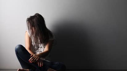 Depression In Teenage Girls : കൗമാരക്കാരായ പെൺകുട്ടികളിൽ വിഷാദരോഗത്തിന്റെ പ്രധാനപ്പെട്ട ലക്ഷണങ്ങൾ